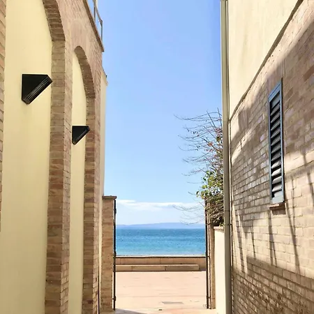 Estudios Stella Maris Roses Exterior photo